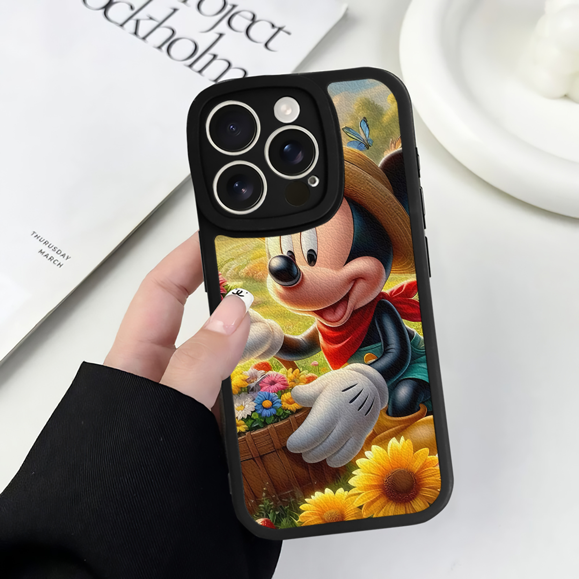 （画像用） ミッキーマウス Mickey Mouse 【iPhone 16シリーズ対応】シリコンスマホケース（レザー調） 材質：シリコン